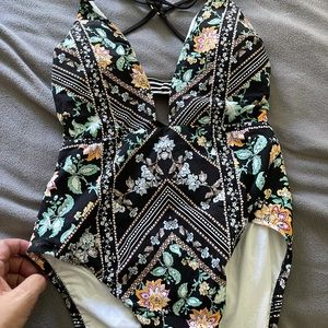 Beautiful one piece swimsuit purchased Victoria Secret online. NWT. Large